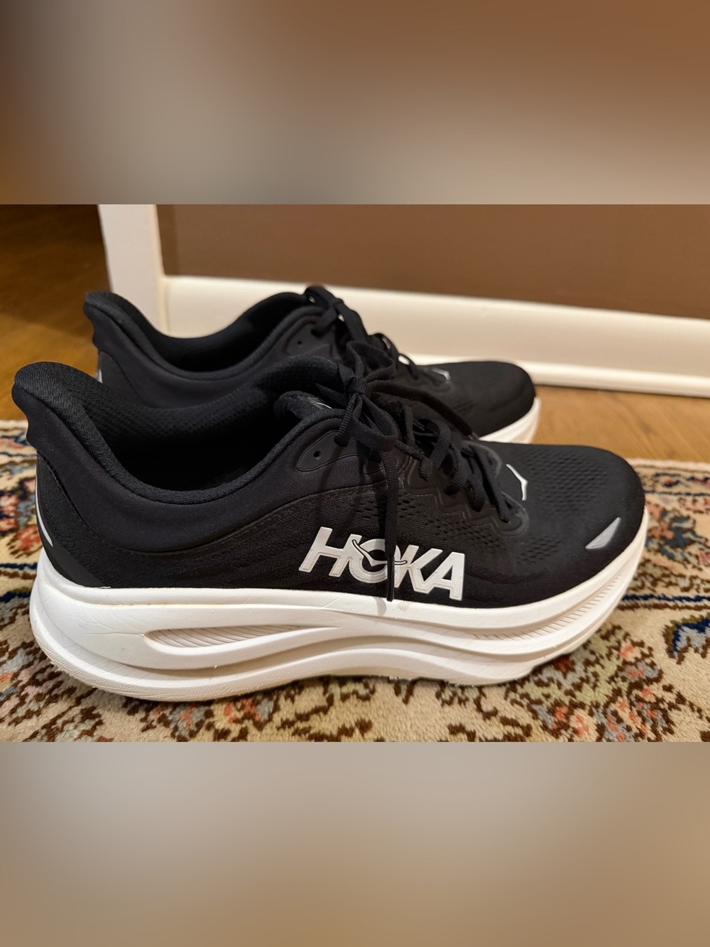 Hoka Men's Black & White Bondi 9 Sneakers Sz 11.5 D